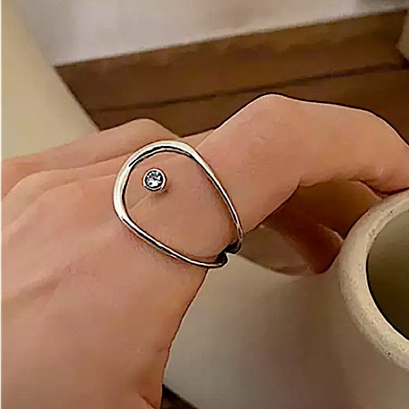 Sterling Silver Zircon Statement Ring - Picture 5 of 6